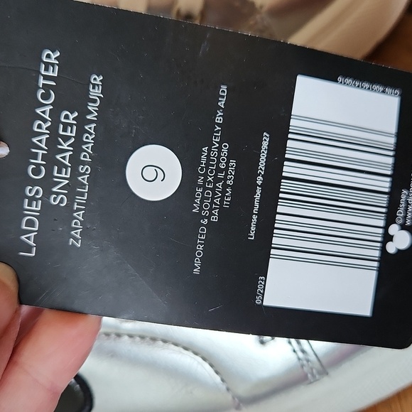 Silver Mickey Sneakers sz 9 Metallic Disneyworld Disneyland - Picture 8 of 10